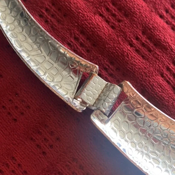 Silver Polished Collar Neckpiece - Picture 7 of 10